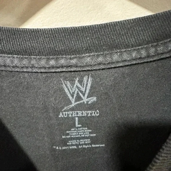 THE ROCK WWE T-Shirt - Picture 6 of 6